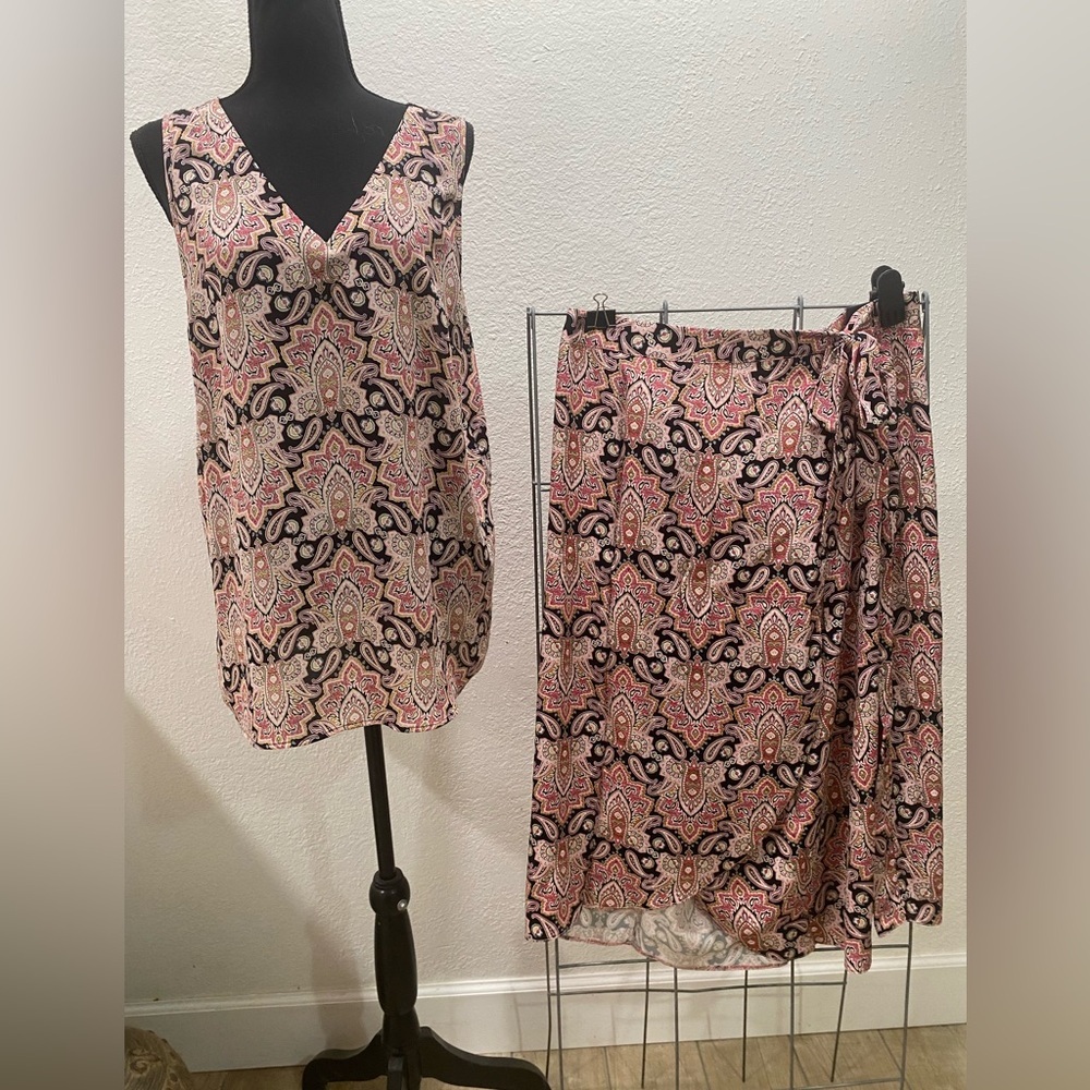 Women’s‎ Skirt Blouse Set from Maurice’s. Size XL Top Size 16W Skirt. NWT.